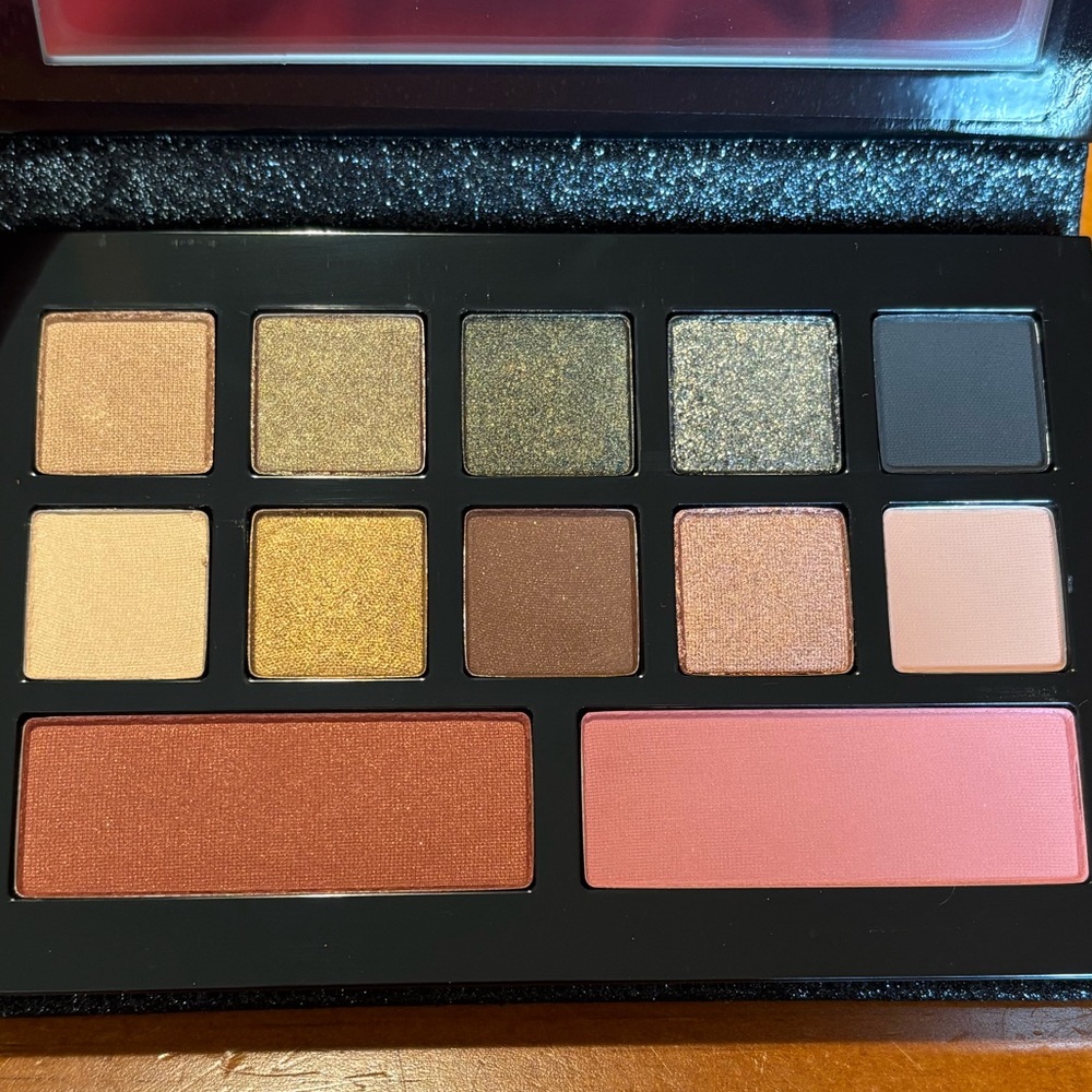 Lancome Eyeshadow and Blush Makeup Palette Glow - Picture 7 of 16